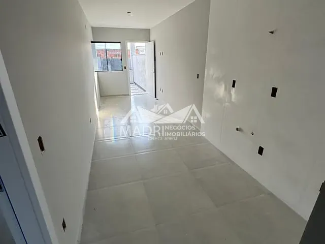 Casa com 100m² 2 quartos e 1 banheiro, à venda, no bairro Barra do Aririú em Palhoça