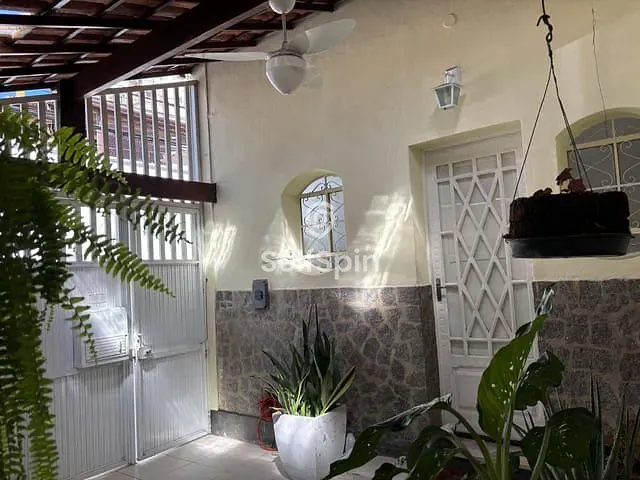 Casa 2 quartos e 4 banheiros, para alugar, no bairro Santa Rosa em Niterói