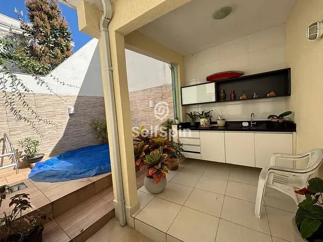 Casa 2 quartos e 4 banheiros, para alugar, no bairro Santa Rosa em Niterói