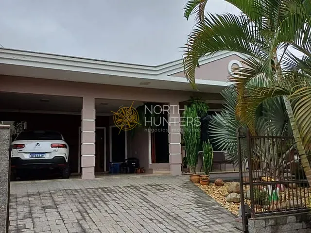 Casa com 392m² 3 quartos e 3 banheiros, à venda, no bairro Vila Nova em Joinville