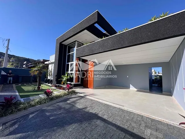 Casa com 162m² 3 quartos e 3 banheiros, à venda, no bairro São Sebastião em Palhoça