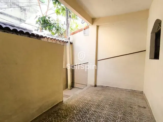 Casa 2 quartos e 1 banheiro, para alugar, no bairro Centro em Niterói