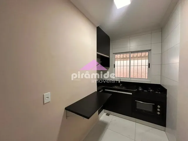 Casa com 10m² 2 quartos e 1 banheiro, para alugar, no bairro Jardim Aeroporto em São José Dos Campos