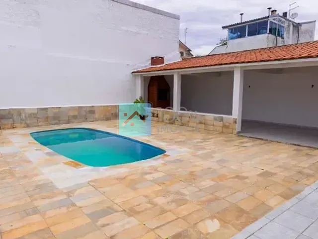 Casa com 300m² 3 quartos e 2 banheiros, à venda, no bairro Jardim Bela Vista em São José dos Campos