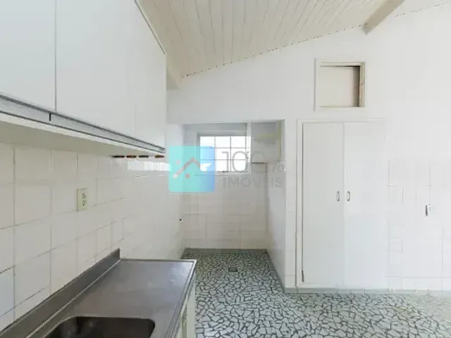 Casa com 300m² 3 quartos e 2 banheiros, à venda, no bairro Jardim Bela Vista em São José dos Campos
