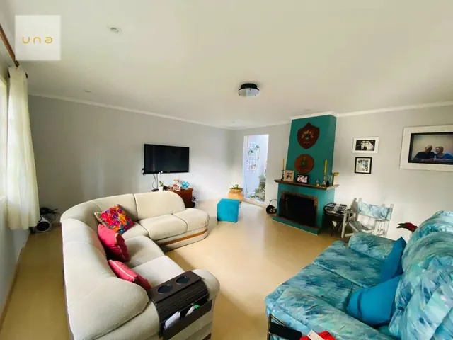 Casa 3 quartos e 6 banheiros, à venda, no bairro Santa Cândida em Curitiba