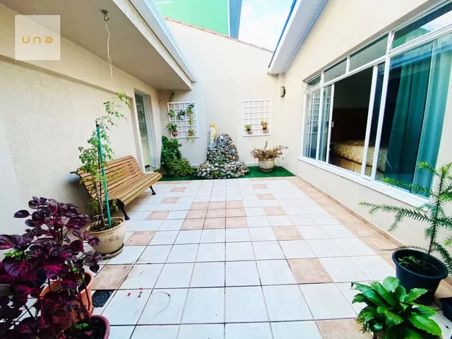 Casa 3 quartos e 6 banheiros, à venda, no bairro Santa Cândida em Curitiba