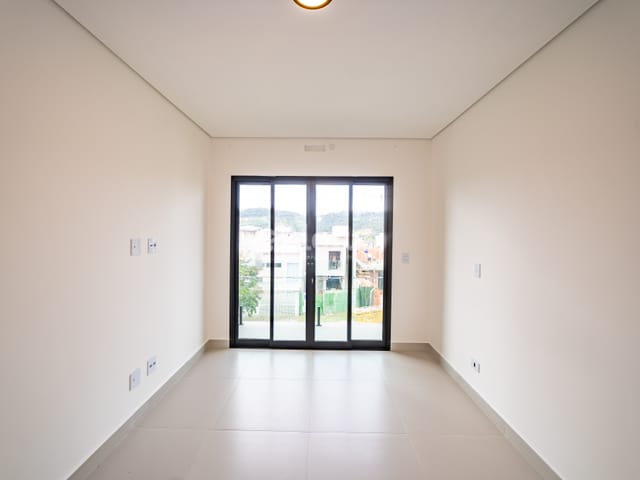 Casa 3 quartos e 4 banheiros, à venda ou para alugar, no bairro Villas do Jaguari em Santana de Parnaíba