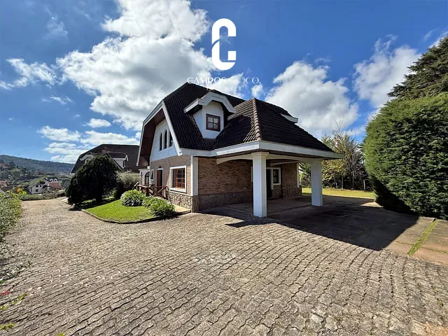 Casa com 350m² 5 quartos e 7 banheiros, à venda, no bairro Jardim Atalaia em Campos do Jordão