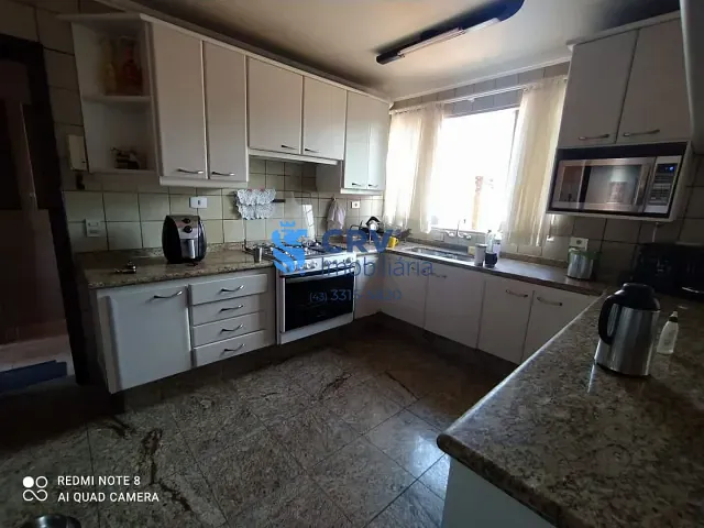Casa com 464m² 4 quartos e 3 banheiros, à venda, no bairro Dom Pedro em Londrina