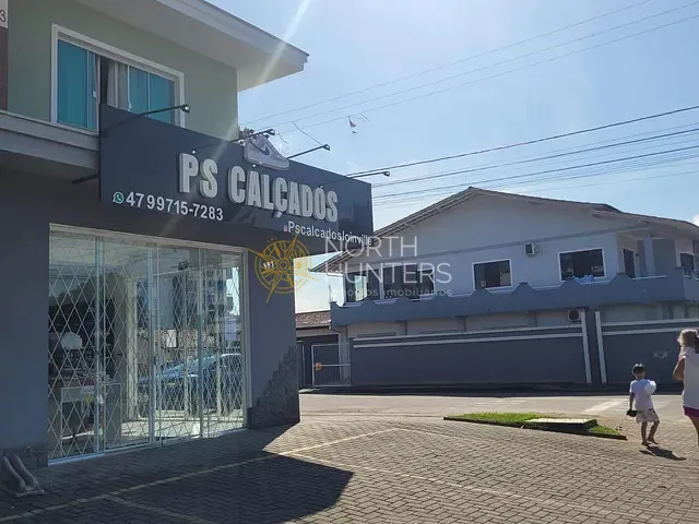 Casa com 420m², à venda, no bairro Comasa em Joinville