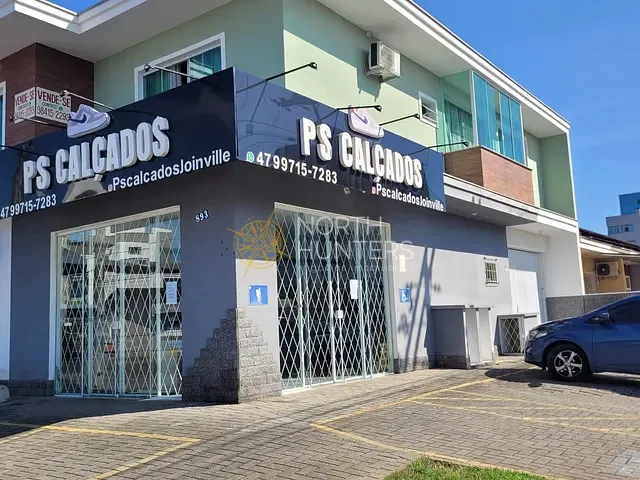 Casa com 420m², à venda, no bairro Comasa em Joinville