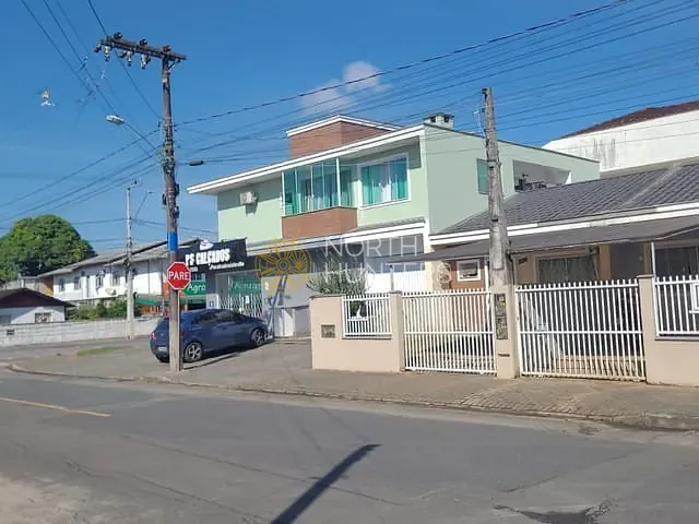 Casa com 420m², à venda, no bairro Comasa em Joinville