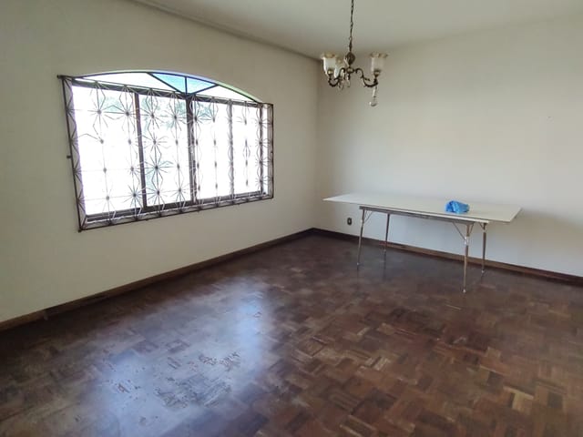 Casa com 462m² 5 quartos e 4 banheiros, à venda, no bairro Jardim Carvalho em Ponta Grossa