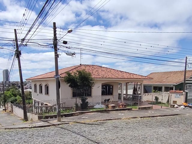 Casa com 462m² 5 quartos e 4 banheiros, à venda, no bairro Jardim Carvalho em Ponta Grossa