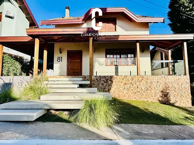 Casa com 400m² 3 quartos e 3 banheiros, à venda, no bairro Vila Porã em Campos do Jordão