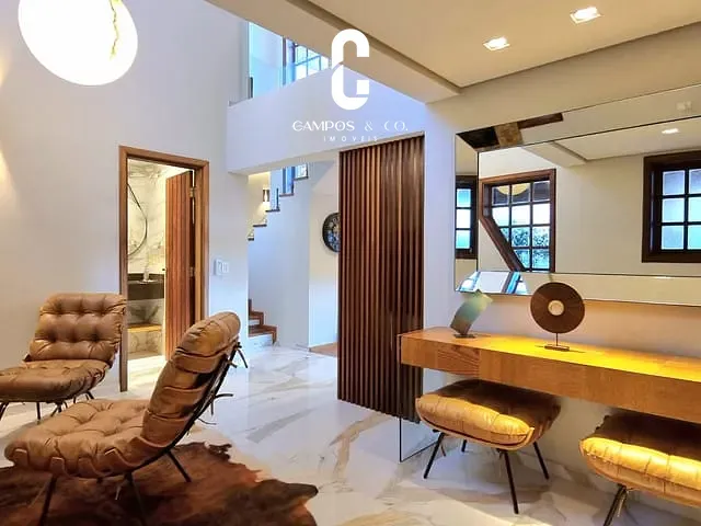 Casa com 400m² 3 quartos e 3 banheiros, à venda, no bairro Vila Porã em Campos do Jordão