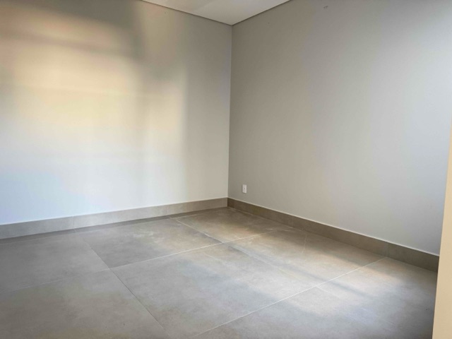 Casa com 238m² 4 quartos e 5 banheiros, à venda, no bairro Gleba Simon Frazer em Londrina