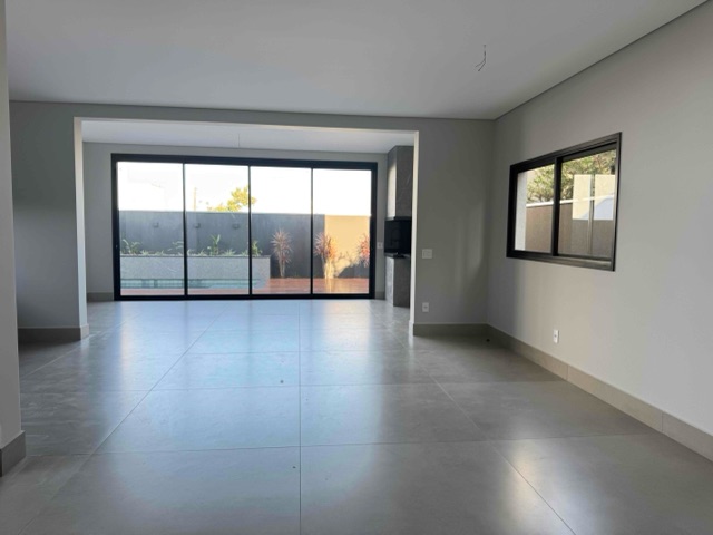 Casa com 238m² 4 quartos e 5 banheiros, à venda, no bairro Gleba Simon Frazer em Londrina