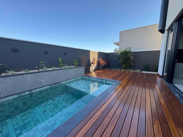 Casa com 238m² 4 quartos e 5 banheiros, à venda, no bairro Gleba Simon Frazer em Londrina