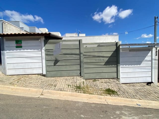 Casa 2 quartos e 1 banheiro, à venda, no bairro Barreiro em Extrema