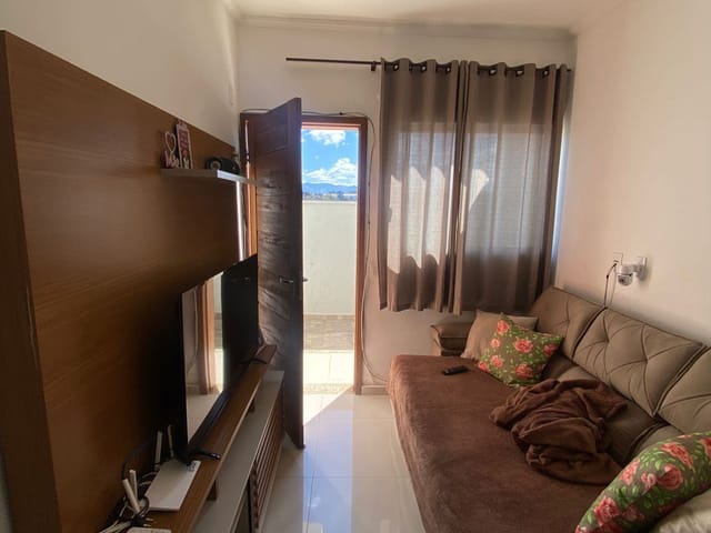 Casa 2 quartos e 1 banheiro, à venda, no bairro Barreiro em Extrema