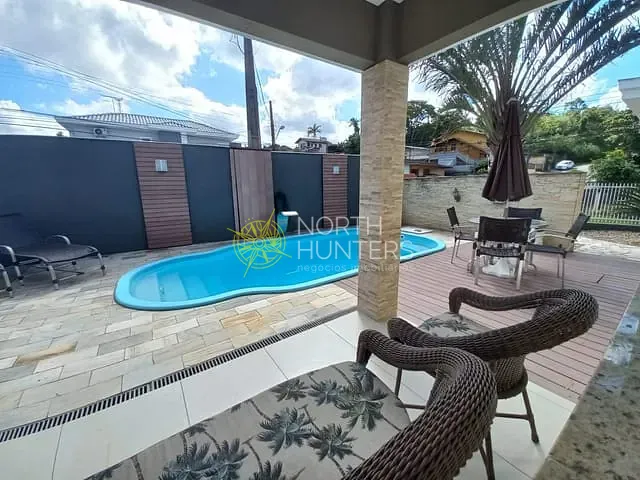 Casa com 180m² 3 quartos e 3 banheiros, à venda ou para alugar, no bairro Floresta em Joinville