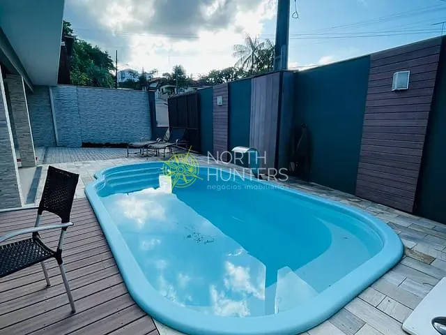 Casa com 180m² 3 quartos e 3 banheiros, à venda ou para alugar, no bairro Floresta em Joinville