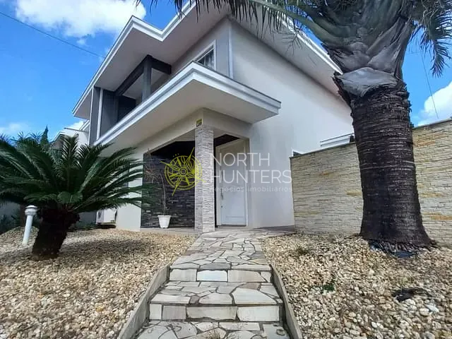 Casa com 180m² 3 quartos e 3 banheiros, à venda ou para alugar, no bairro Floresta em Joinville