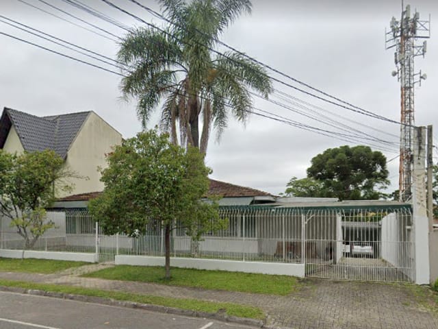 Casa 10 quartos e 5 banheiros, para alugar, no bairro Mercês em Curitiba