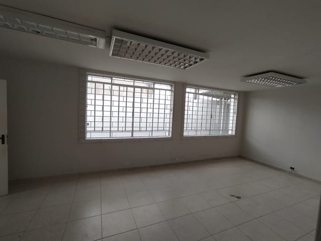 Casa 10 quartos e 5 banheiros, para alugar, no bairro Mercês em Curitiba