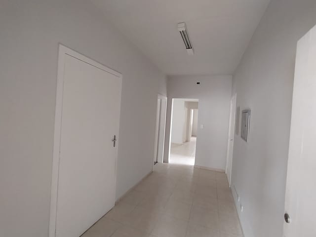 Casa 10 quartos e 5 banheiros, para alugar, no bairro Mercês em Curitiba