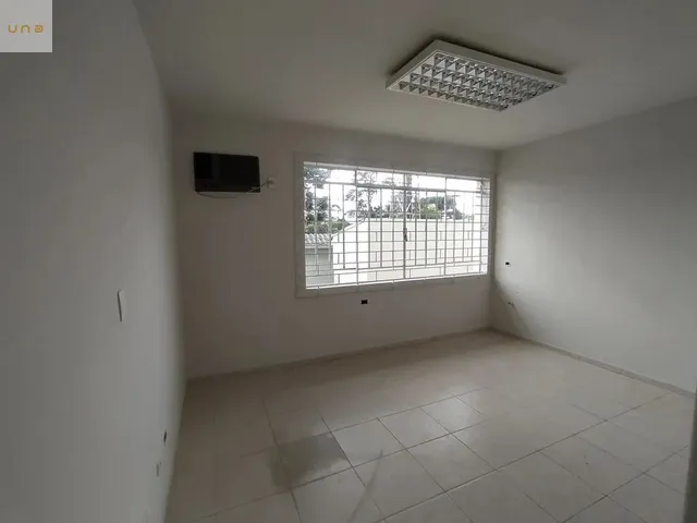 Casa 10 quartos e 5 banheiros, para alugar, no bairro Mercês em Curitiba