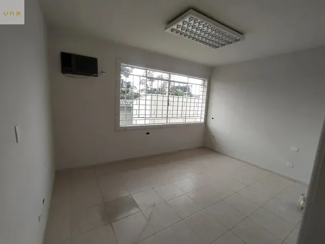 Casa 10 quartos e 5 banheiros, para alugar, no bairro Mercês em Curitiba