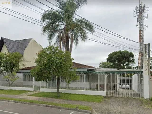 Casa 10 quartos e 5 banheiros, para alugar, no bairro Mercês em Curitiba