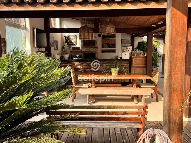 Casa 3 quartos e 4 banheiros, para alugar, no bairro Itaipu em Niterói