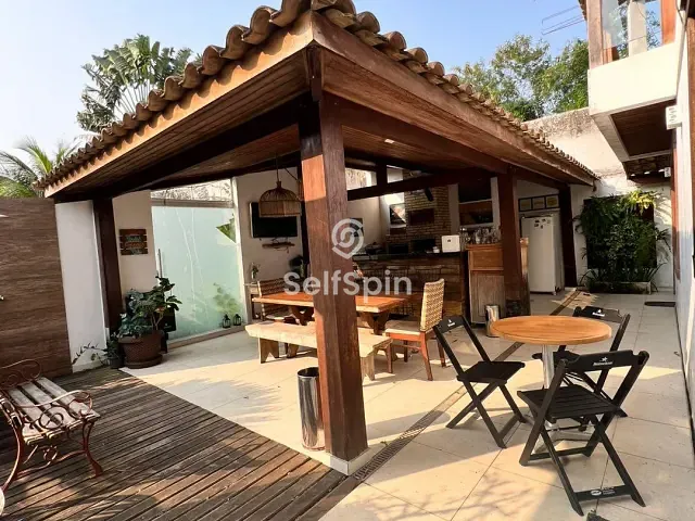 Casa 3 quartos e 4 banheiros, para alugar, no bairro Itaipu em Niterói