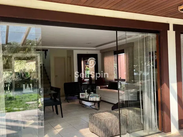 Casa 3 quartos e 4 banheiros, para alugar, no bairro Itaipu em Niterói