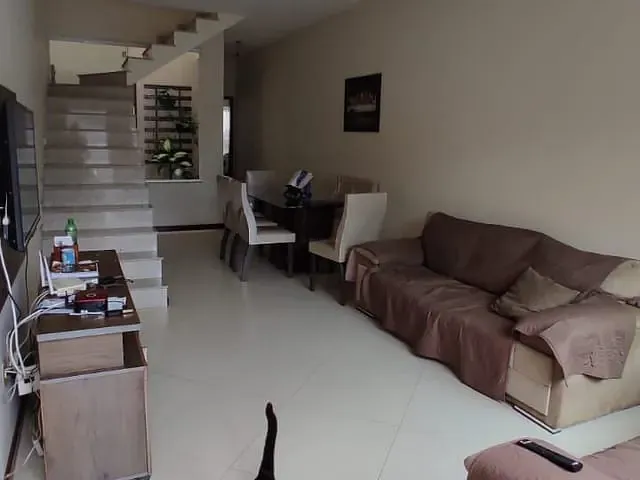 Casa 2 quartos e 1 banheiro, à venda, no bairro Parque Jóquei Club em Campos dos Goytacazes