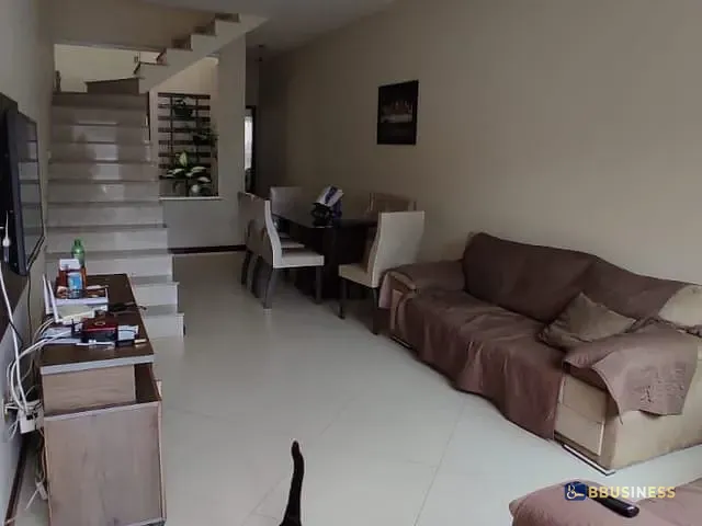 Casa 2 quartos e 1 banheiro, à venda, no bairro Parque Jóquei Club em Campos dos Goytacazes