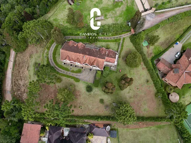 Casa com 5700m² 4 quartos e 4 banheiros, à venda, no bairro Pedra do Fogo em Campos do Jordão
