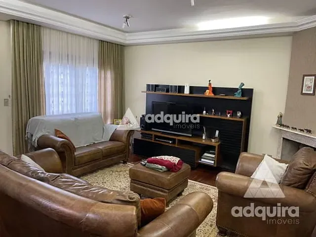 Sobrado com 495m² 4 quartos e 3 banheiros, à venda, no bairro Orfãs em Ponta Grossa