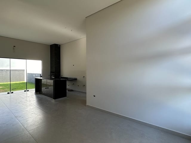 Casa com 300m² 3 quartos e 2 banheiros, à venda, no bairro Jardim Espanha em Cambé