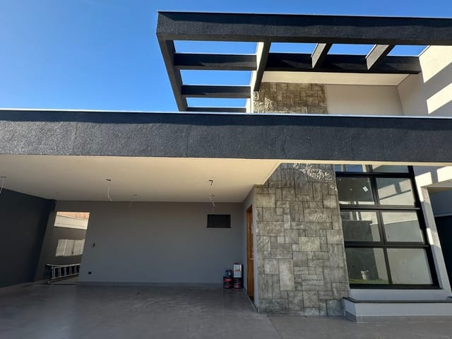 Casa com 300m² 3 quartos e 2 banheiros, à venda, no bairro Jardim Espanha em Cambé