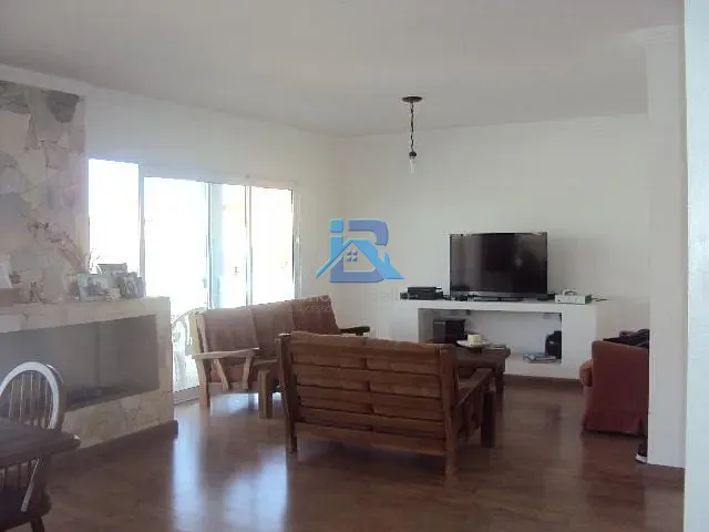 Casa com 300m² 4 quartos e 2 banheiros, à venda, no bairro Residencial Fazenda Serrinha em Itatiba