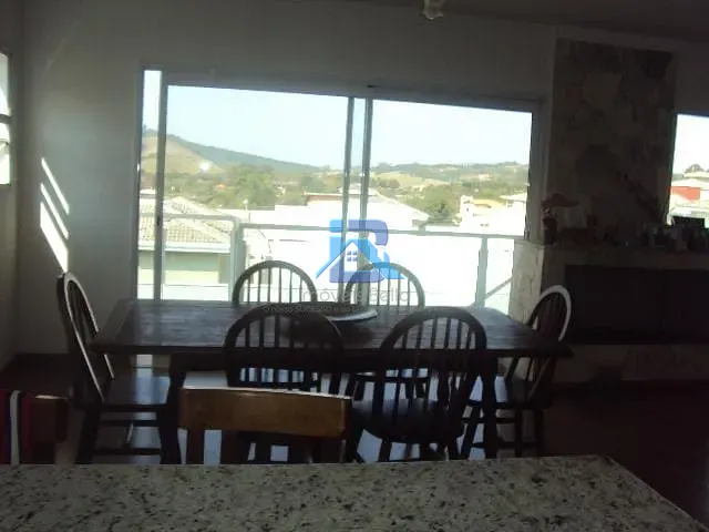 Casa com 300m² 4 quartos e 2 banheiros, à venda, no bairro Residencial Fazenda Serrinha em Itatiba