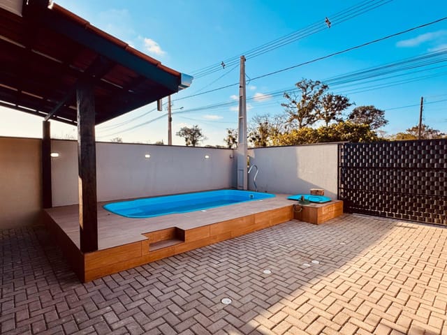 Casa 2 quartos e 1 banheiro, à venda, no bairro Rainha do Mar em Itapoá