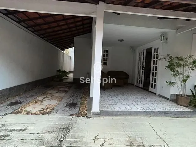 Casa 4 quartos e 2 banheiros, para alugar, no bairro Camboinhas em Niterói