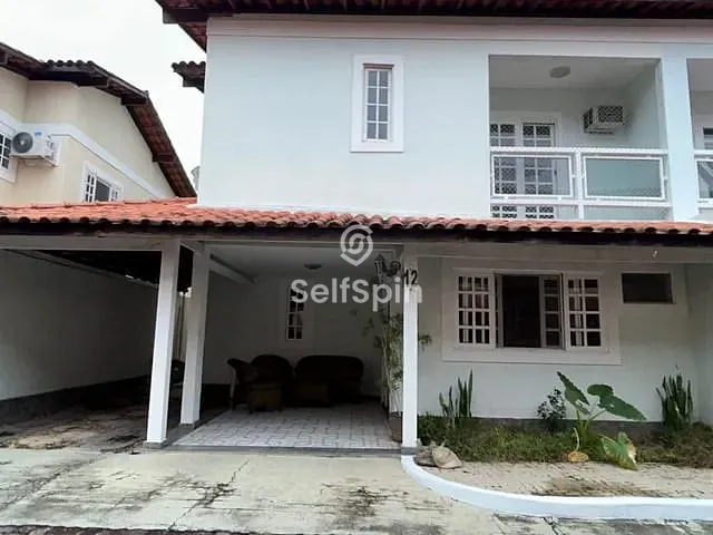 Casa 4 quartos e 2 banheiros, para alugar, no bairro Camboinhas em Niterói