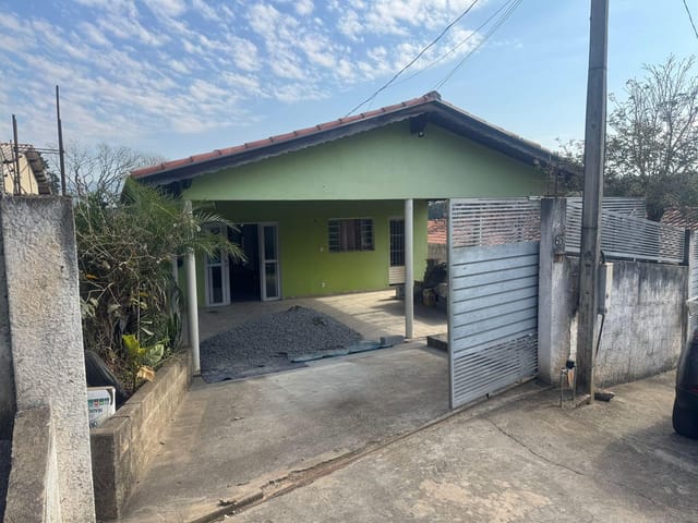 Casa 4 quartos e 3 banheiros, à venda, no bairro Mantiqueira em Extrema